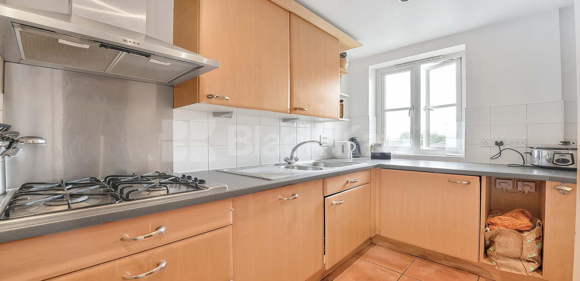 			LET , 2 Bedroom, 1 bath, 1 reception Apartment			 Hunter Court, Herbert Mews, Brixton 
